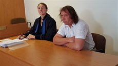 Miroslav Kozler byl přesvědčený o tom, že mu mladíci rozbili mobil. Pod autem,... Miroslav Kozler byl přesvědčený o tom, že mu mladíci rozbili mobil. Pod autem,...