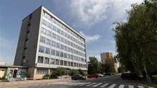 Budova, kterou si policie pronajímá od stíhané firmy. Budova, kterou si policie pronajímá od stíhané firmy.