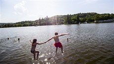 Koupání ve Žlutých lázních v Praze (12. června 2019) Koupání ve Žlutých lázních v Praze (12. června 2019)