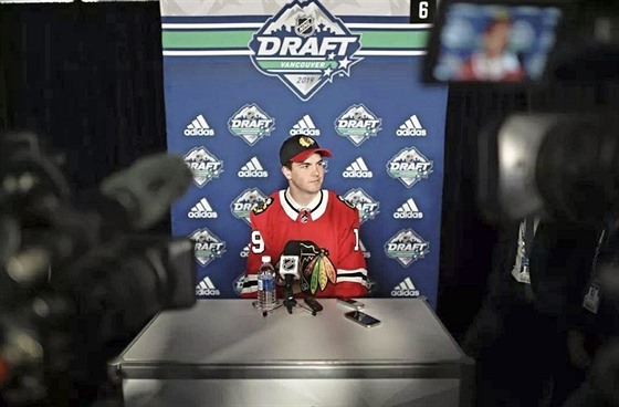 Mladý liberecký hokejový útoník Michal Teplý pi draftu NHL v kanadském...