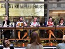 Na závěr divadelní sezony si Národní divadlo připravilo neobvyklý happening. Jednalo se o několikahodinové čtení Fausta. Z knihy četl herec David Prachař nebo herečky Lucie Juřičková a Jana Plodková. Na závěr divadelní sezony si Národní divadlo připravilo neobvyklý happening. Jednalo se o několikahodinové čtení Fausta. Z knihy četl herec David Prachař nebo herečky Lucie Juřičková a Jana Plodková.