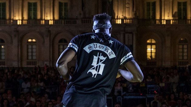 Talentová show s uprchlíky v sicilské Katánii (22. června 2019) Talentová show s uprchlíky v sicilské Katánii (22. června 2019)