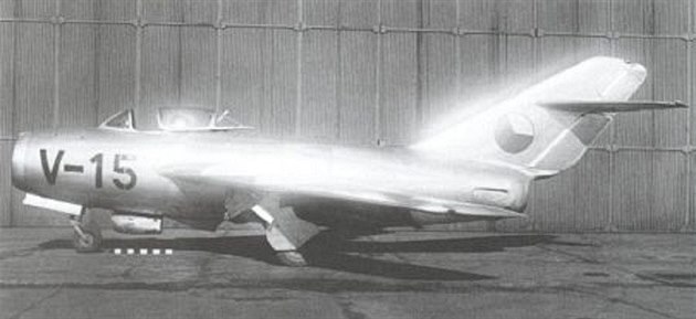 MiG-15T. Pod kabinou je vidět součást vlečného zařízení. MiG-15T. Pod kabinou je vidět součást vlečného zařízení.