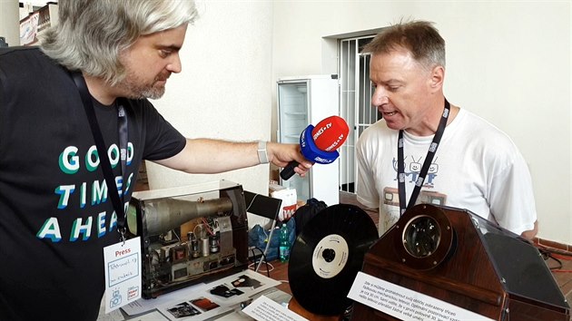 Rozhovor nad televizorem s mechanickým nipkowovým kotoučem Rozhovor nad televizorem s mechanickým nipkowovým kotoučem