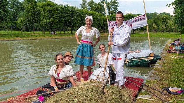 Pehldka netradinch plavidel na hudebnm festivalu Holeovsk regata. Na snmku plavidlo Tradin slovensk dvor. (22. 6. 2019)