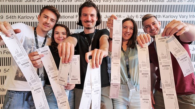 Zaal prodej vstupenek na 54. ronk Mezinrodnho filmovho festivalu Karlovy Vary. (27. ervna 2019)