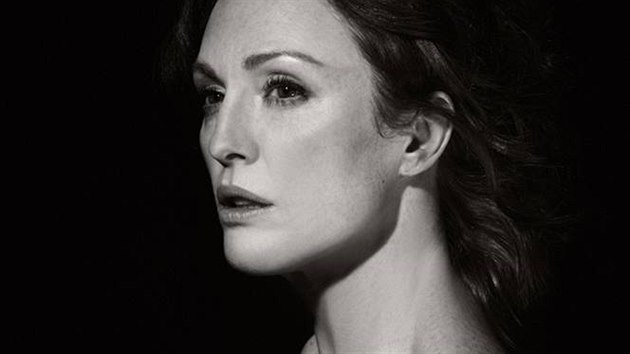 Julianne Moore jako Héra v kalendáři Pirelli 2011