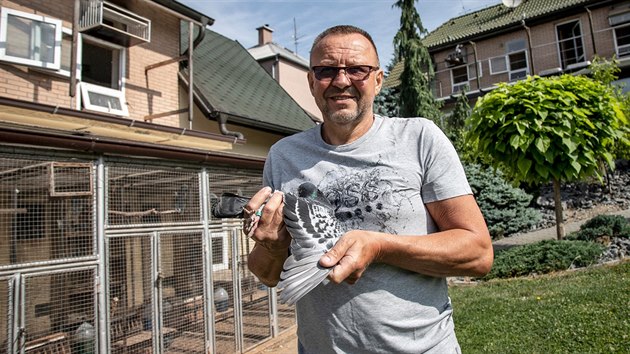 Chovatel nejúspěšnějšího holuba Karel Klemens.