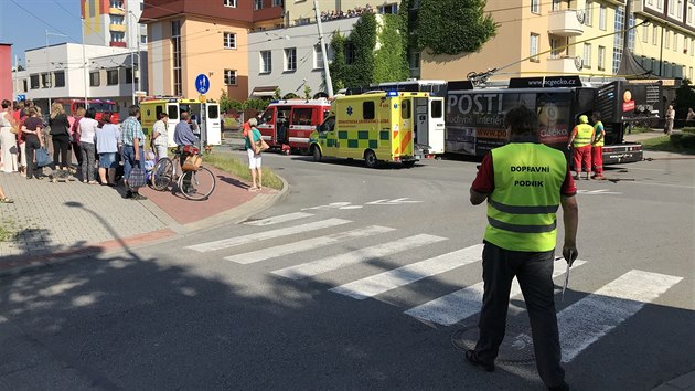 Trolejbus narazil do sloupu u multikina v eskch Budjovicch. (24. ervna 2019)
