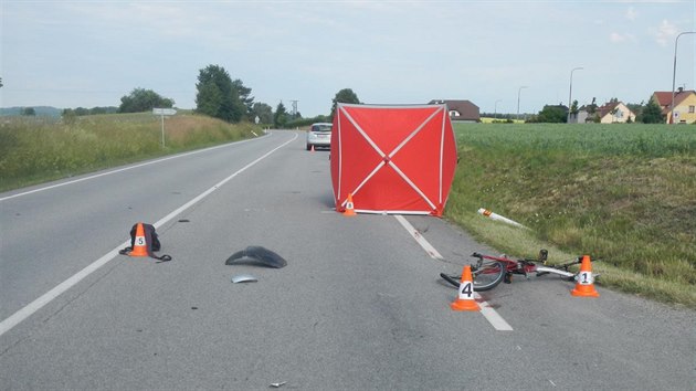 Chlapec na kole vyjdl z vedlej silnice u Zbeltova na hlavn a stet se s autem. Nehodu nepeil.