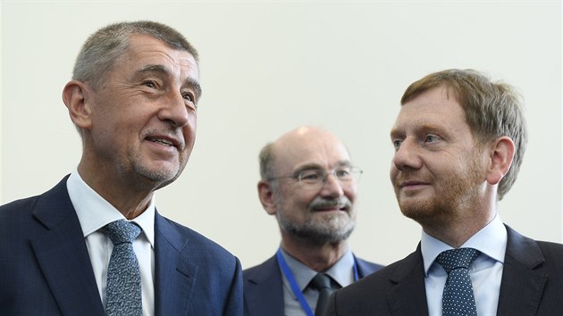 esk premir Andrej Babi (vlevo) vystoupil 25. ervna 2019 v Dranech na Evropskm fru pro vdu, vzkum a inovace. Vpravo je sask premir Michael Kretschmer.