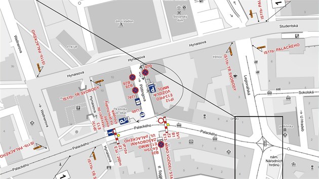 Mapa zobrazujc dopravn situaci a znaen v sti centra Olomouce bhem oprav vozovky a pedevm kolej na nmst Nrodnch hrdin a v Palackho ulici v ervenci a srpnu 2019.
