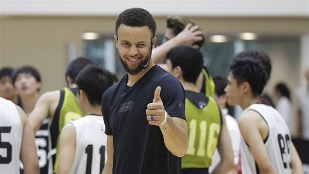 Stephen Curry si uv svou tour po Japonsku.