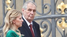 Slovenská prezidentka Zuzana Čaputová na Pražském hradě, kde ji s vojenskými... Slovenská prezidentka Zuzana Čaputová na Pražském hradě, kde ji s vojenskými...