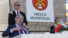 Prezident Miloš Zeman na besedě s občany Humpolce při své oficiální návštěvě... Prezident Miloš Zeman na besedě s občany Humpolce při své oficiální návštěvě...