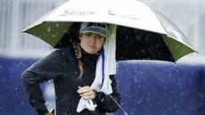 Australská golfistka Hannah Greenová se navzdory nepříjemnému dešti ujala na... Australská golfistka Hannah Greenová se navzdory nepříjemnému dešti ujala na...