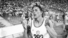 Jarmila Kratochvílová po překonání světového rekordu na 800 metrů v roce 1983 v... Jarmila Kratochvílová po překonání světového rekordu na 800 metrů v roce 1983 v...