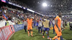 Euforie fotbalistů Haiti na Zlatém poháru po vítězství nad Kostarikou. Euforie fotbalistů Haiti na Zlatém poháru po vítězství nad Kostarikou.