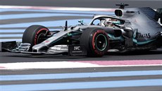 Lewis Hamilton z Mercedesu v tréninku na velkou cenu Francie F1. Lewis Hamilton z Mercedesu v tréninku na velkou cenu Francie F1.