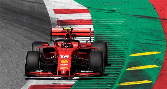 Charles Leclerc z Ferrari na trati Velké ceny Rakouska.