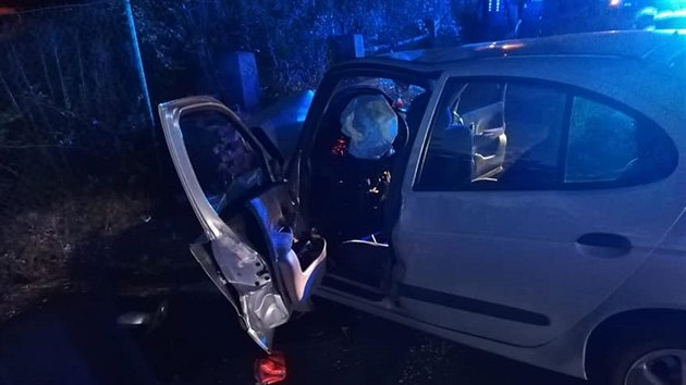 V Kladn narazilo auto do zdi, dil ho podnapil idi (30. ervna 2019).