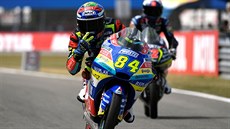 Jakub Kornfeil slaví třetí místo ve Velké ceně Nizozemska. Jakub Kornfeil slaví třetí místo ve Velké ceně Nizozemska.