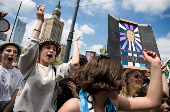 Polská mláde demonstruje ve Varav za boj proti klimatickým zmnám. (24....