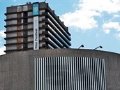 Motivy 54. ročníku filmového festivalu na fasádě hotelu Thermal. Motivy 54. ročníku filmového festivalu na fasádě hotelu Thermal.