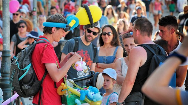 Festivaloví návštěvníci se o víkendu potýkali s vysokými teplotami.