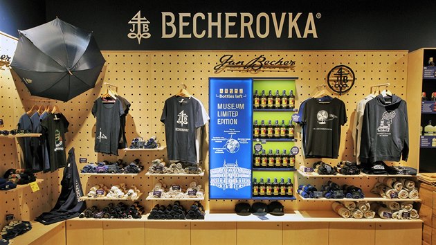 Souvenir shop v novm Nvtvnickm centru Becherovky.