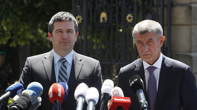 Jan Hamek a Andrej Babi po schzce s prezidentem Zemanem v Lnech.