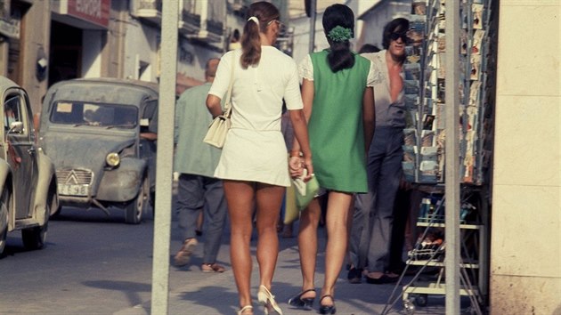 V 60. letech vyvolaly minisukn poprask v tisku i na ulici. Nejkrat se pr nosily v Praze.