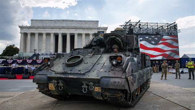 Pprava na vojenskou pehldku ve Washingotnu, D.C., konan u pleitosti americkho Dne nezvislosti (3. ervence 2019)