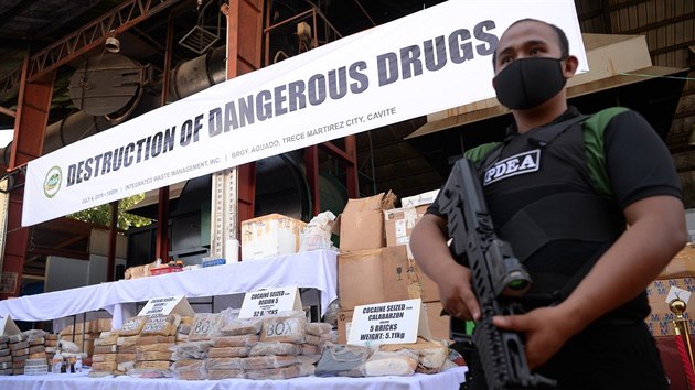 Krabiky s kokainem zabaven filipnskou polici ekaj na sv znien. (4. ervence 2019)