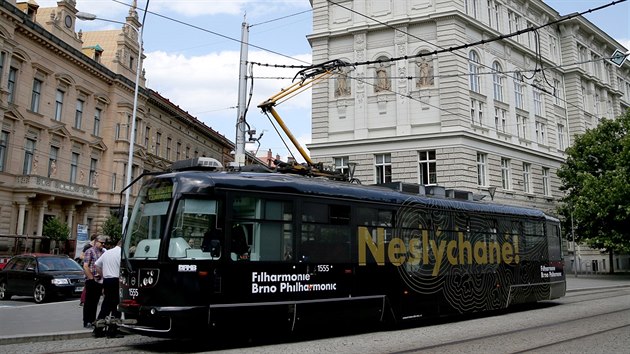 Do brnnskch ulic v pondl 8. ervence 2019 vyjela tramvaj propagujc zdej filharmonii.