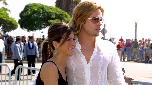 Tehdy jet manel Jennifer Anistonov a Brad Pitt na pedvn cen INDEPENDENT SPIRIT AWARDS (Los Angeles, 28. nora 2004)