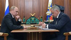 Ruský prezident Vladimir Putin s ministrem obrany Sergejem Šojguem. (2.... Ruský prezident Vladimir Putin s ministrem obrany Sergejem Šojguem. (2....