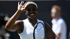 Amerianka Sloane Stephensová se raduje z postupu do tetího kola Wimbledonu.