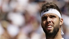 Jiří Veselý během třetího kola Wimbledonu, ve kterém se utkal s Benoitem Pairem... Jiří Veselý během třetího kola Wimbledonu, ve kterém se utkal s Benoitem Pairem...