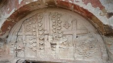 Při rekonstrukci klášterního kostela v Plasích objevili restaurátoři portál z... Při rekonstrukci klášterního kostela v Plasích objevili restaurátoři portál z...