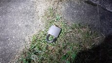 Přeštípnutý visací zámek od majitelovy garáže. Přeštípnutý visací zámek od majitelovy garáže.