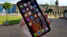 iPhone XR je z aktuální kolekce nejprodávanjím modelem. V ín kupující...