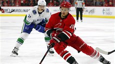 Finský útočník Sebastian Aho zůstane v Carolině. Pokus konkurence o přetáhnutí... Finský útočník Sebastian Aho zůstane v Carolině. Pokus konkurence o přetáhnutí...