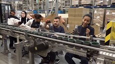 Továrna SodaStream sídlí v Negevské poušti v Izraeli. Odtud vozí výrobky do 46... Továrna SodaStream sídlí v Negevské poušti v Izraeli. Odtud vozí výrobky do 46...