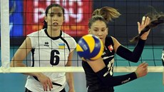 Ann Burbeljuková (vlevo) v ukrajinském dresu v zápase se Švýcarskem Ann Burbeljuková (vlevo) v ukrajinském dresu v zápase se Švýcarskem