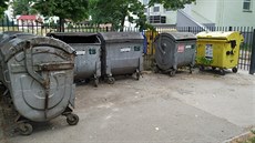 Mrtvé tělo našel muž bez domova v jednom z kontejnerů na odpad v Holubově ulici... Mrtvé tělo našel muž bez domova v jednom z kontejnerů na odpad v Holubově ulici...