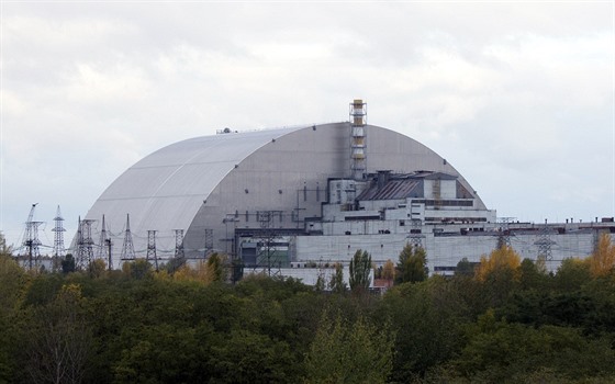 Nový kryt nad IV. reaktorem ernobylské elektrárny stojí ji od listopadu 2016:...