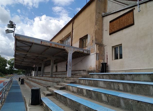 Sportovní hala v areálu atletického stadionu Míru v Táboe. (ervenec 2019)