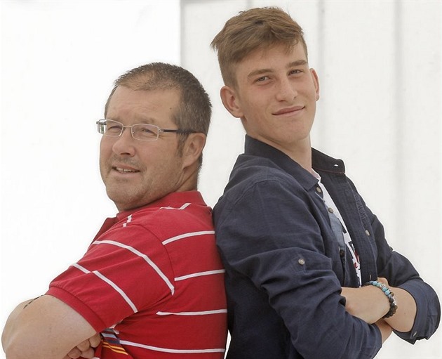 Tátu už přerostl. Ve svých rodičích má Matěj Dáňa maximální podporu. Jeho otec... Tátu už přerostl. Ve svých rodičích má Matěj Dáňa maximální podporu. Jeho otec...