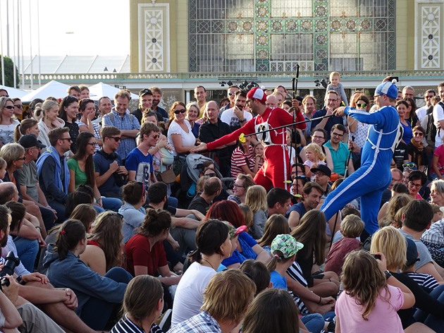 Dobrý den, posílám několik fotografií z pražského festivalu pouličního divadla na výstavišti v Holešovicích.
Název akce: Pražský festival pouličního divadla 2019
Místo: Výstaviště Holešovice, 15.-18. červenec 2019
Účinkující: Bratři v Tricku - Běžecká